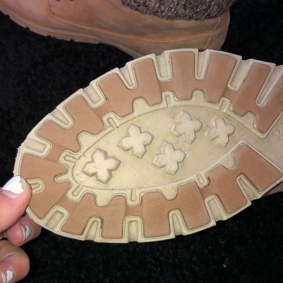 Lady’s winter boots wedge boots tan boots size 10 canyon river blues tan… - Picture 9 of 10